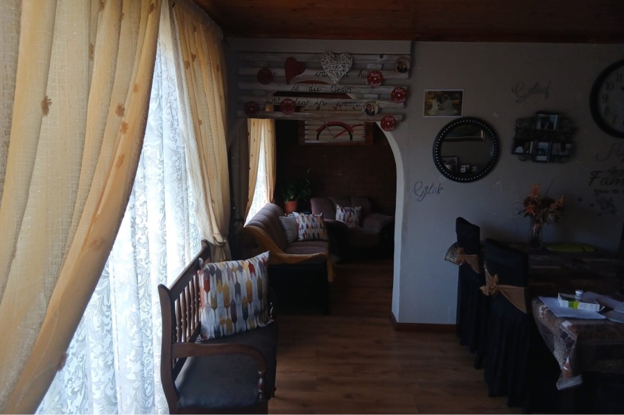 4 Bedroom Property for Sale in Hillcrest Western Cape